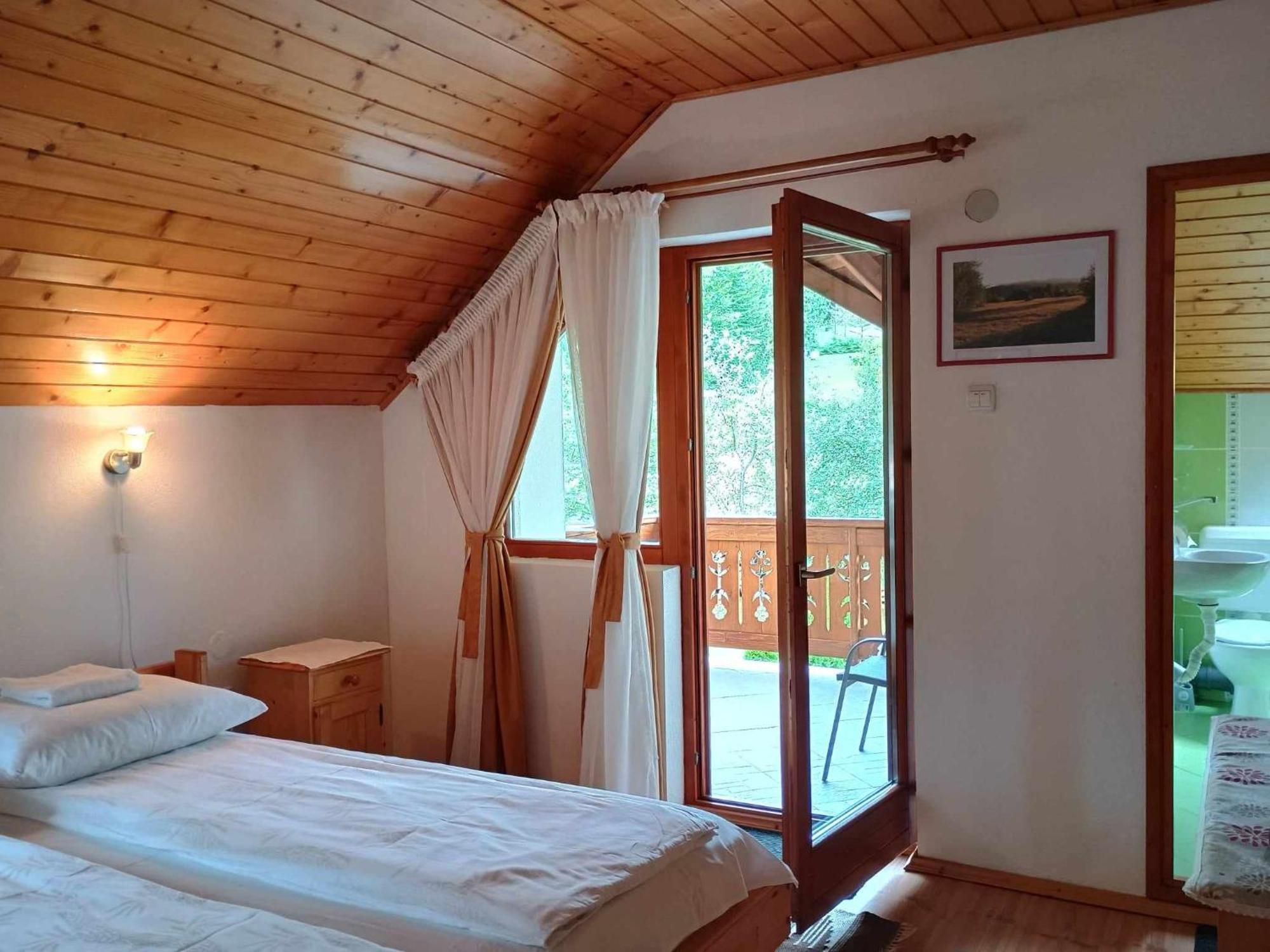 Hotel Casa Lacul Mierlei à Sovata Extérieur photo