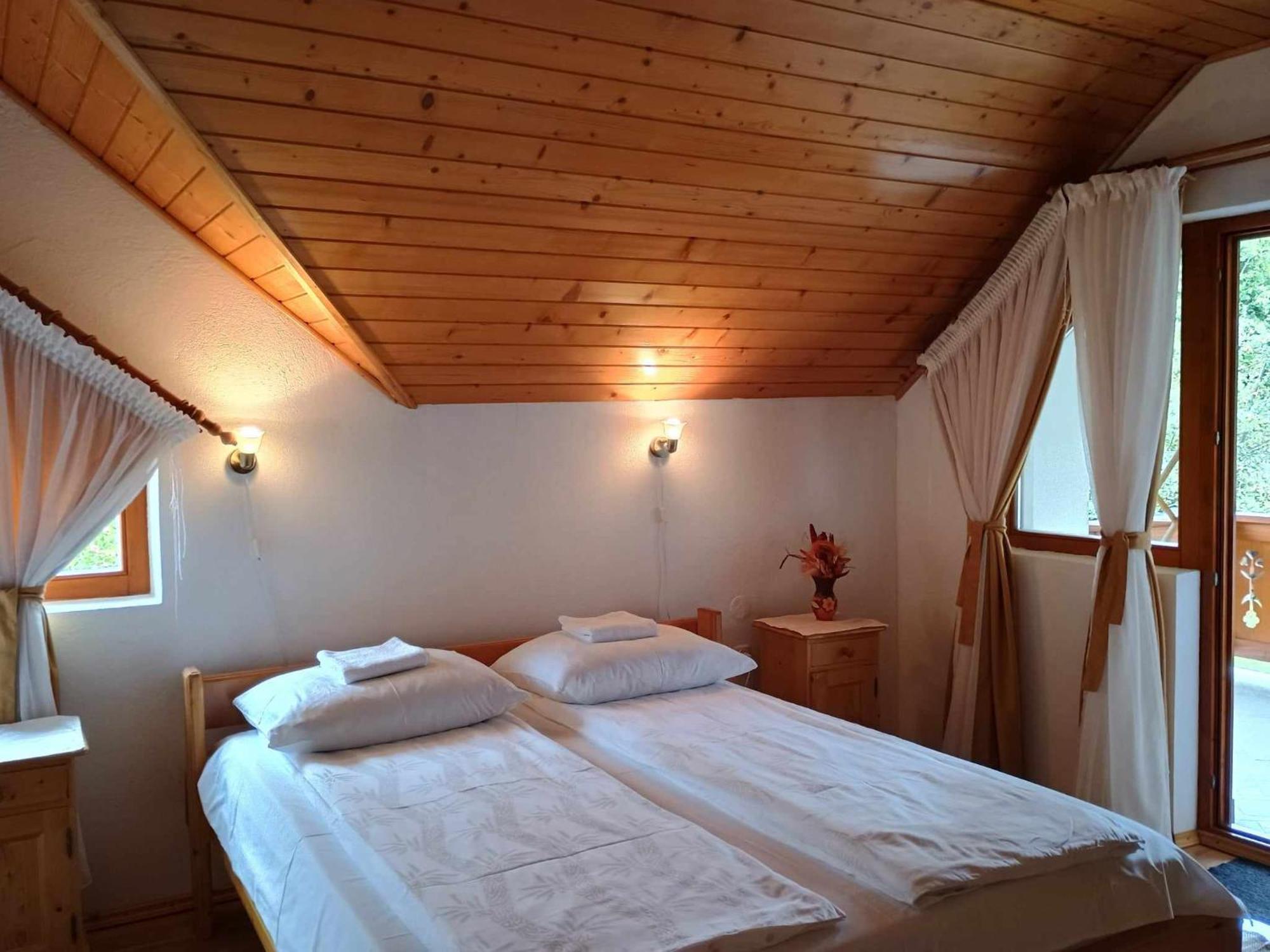 Hotel Casa Lacul Mierlei à Sovata Extérieur photo